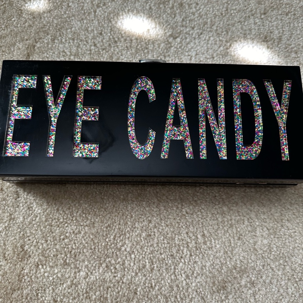 Adorable catchy clutch!